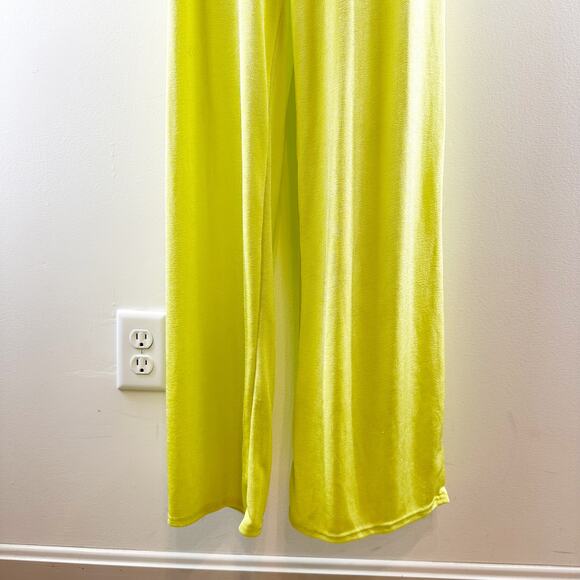 Boohoo Long Sleeve Button Up Shirt and Matching Wide Leg Pants Butter Yellow 8 - Picture 7 of 10